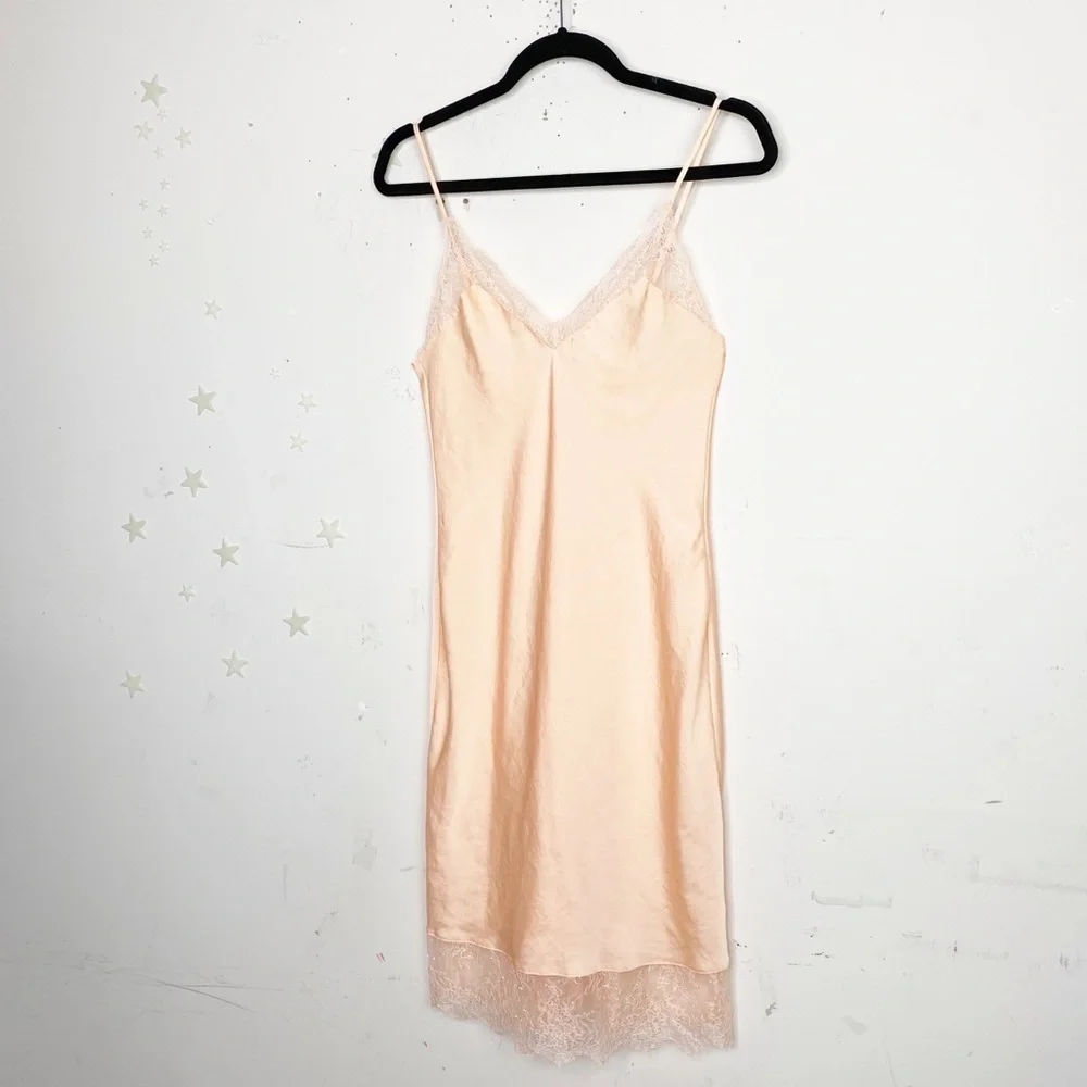 𝅺Victoria’s Secret peach chemises slip dress